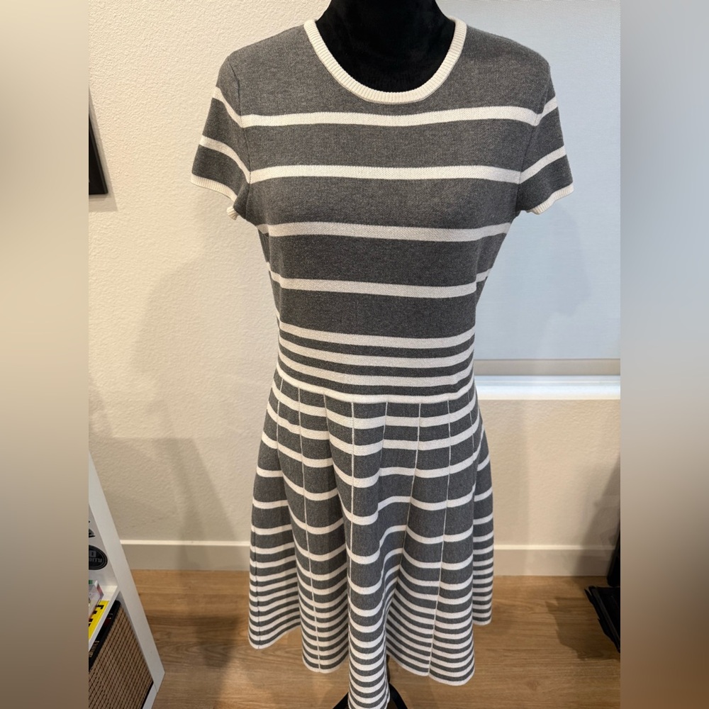 Gabby Skye Knit Fit & Flare Dress – Gray & Ivory Striped – Size L